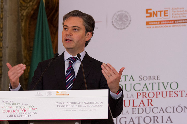 “Educación normalista eje de la formación docente”: Nuño