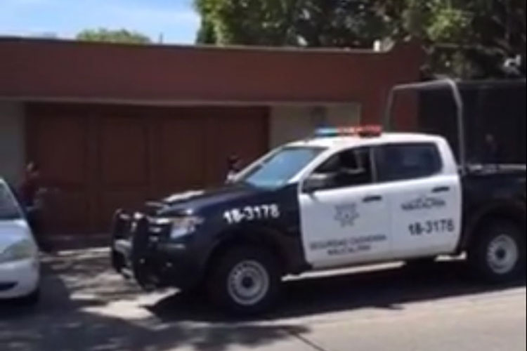 Pelea de escoltas frente a casa de Miguel Alemán Velasco; 1 muerto