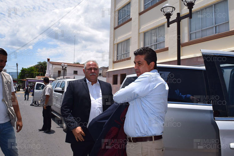 Inicia Cabeza de Vaca reunión de transición en Palacio de Gobierno