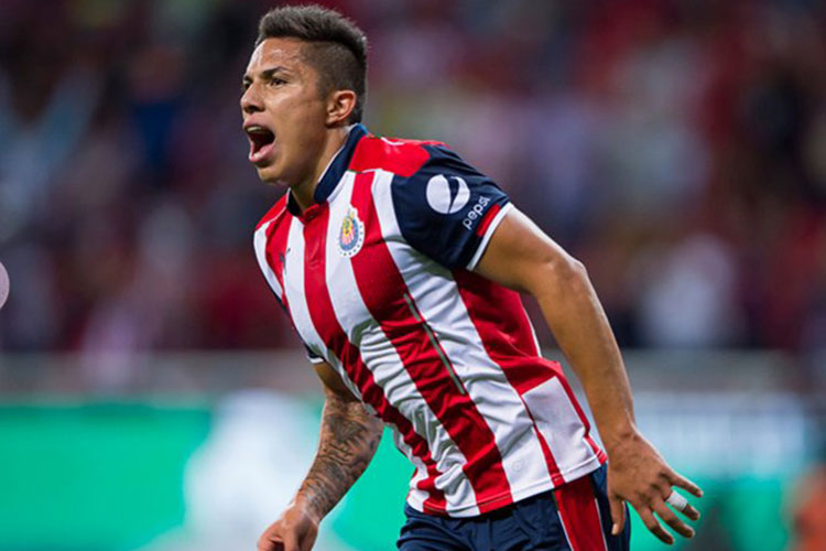 Carlos Salcedo jugará para la Fiorentina