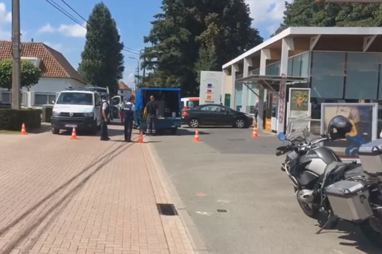 Hallan otra carta con polvo blanco en Bélgica; Era azucar