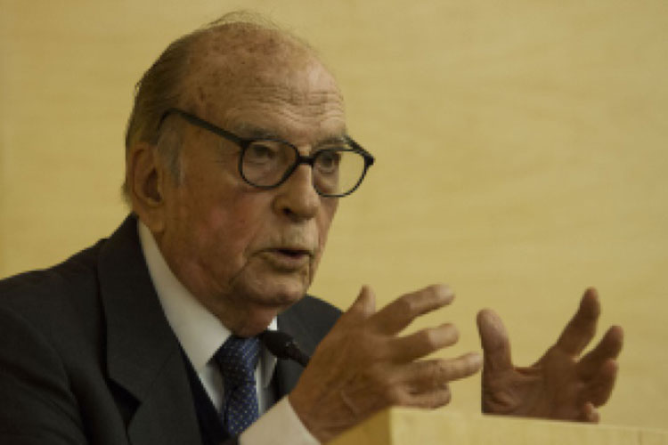 Plantea González Casanova una reforma emancipadora y crítica