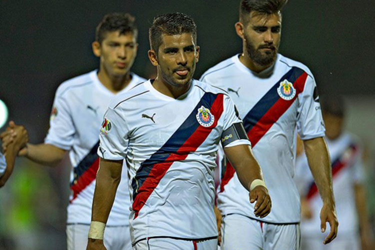 Chivas liga su tercer partido sin anotaciones; vuelve a empatar