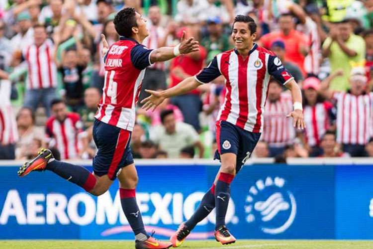 Chivas se aprovecha de los errores de Santos
