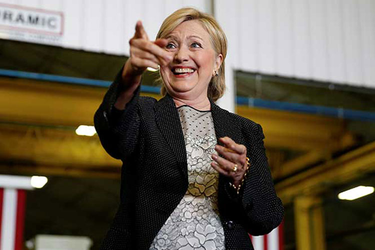 Clinton aventaja a Trump en estados