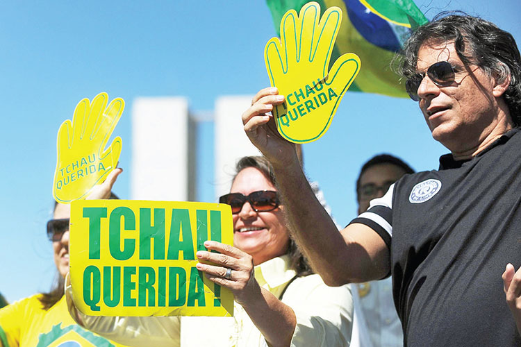 Se enfrentan en el Senado por Dilma