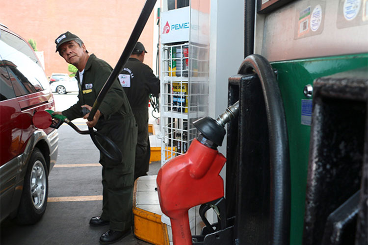 Subió la gasolina y ¿cuándo el salario mínimo?: Mancera