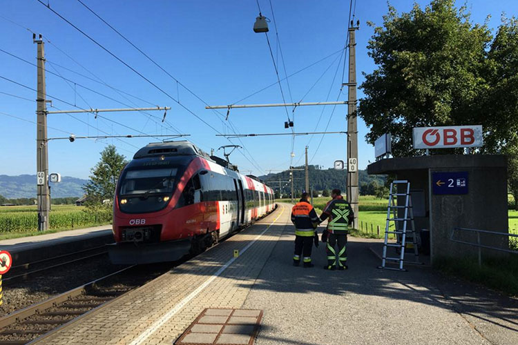 Hombre con cuchillo hiere a 3 en un tren en Austria