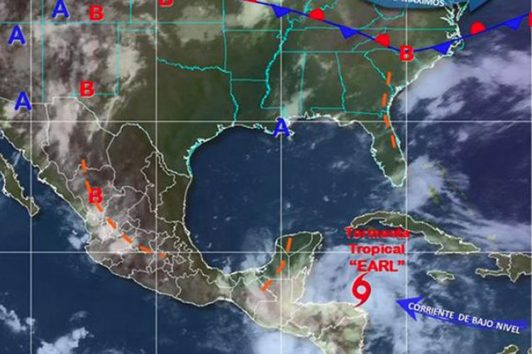 Earl se convierte en huracán cerca de Belice