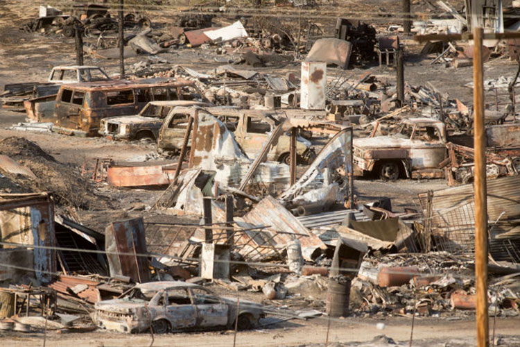 Incendios en California destruyen casi 100 viviendas