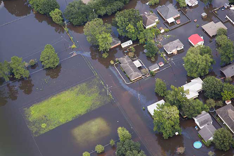 Suman 13 muertos por inundaciones en Luisiana