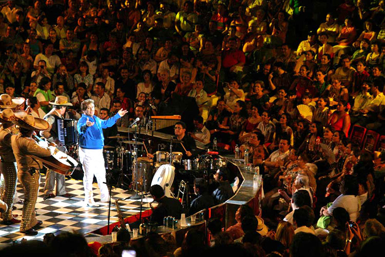 Juan Gabriel proyectaba la esencia del pueblo mexicano: EPN