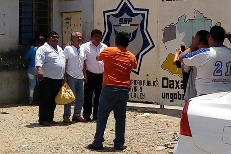 Liberan a otros dos líderes de la CNTE