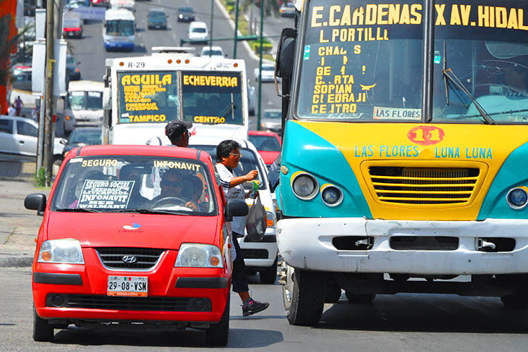 Asaltan ocho micros y autobuses en Madero