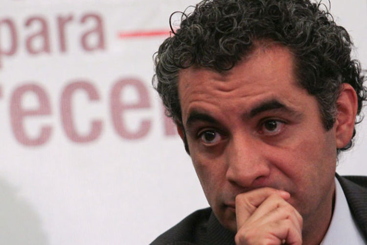 Se lanzan el PRI y el PAN acusaciones de corrupción