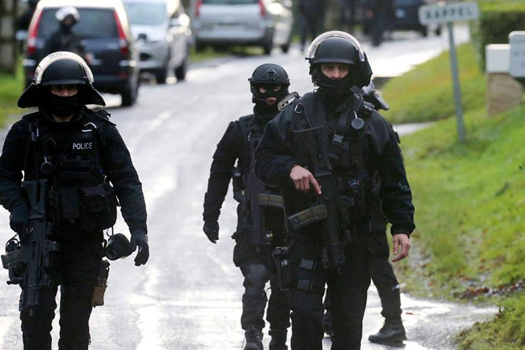 Detenidas 3 personas que planeaban ataques en Francia