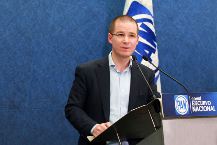 Intenta Anaya poner freno a la crisis interna en el PAN