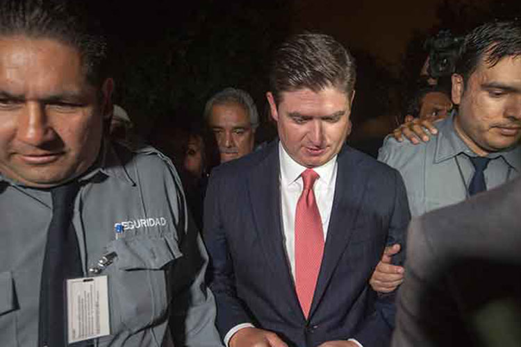 Apelan decisión de no vincular a Medina a dos delitos