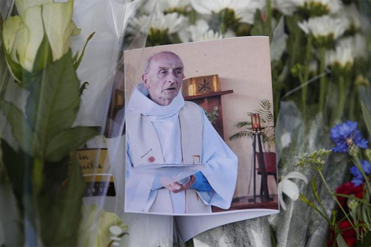 Realizan en Francia funeral del cura asesinado por EI