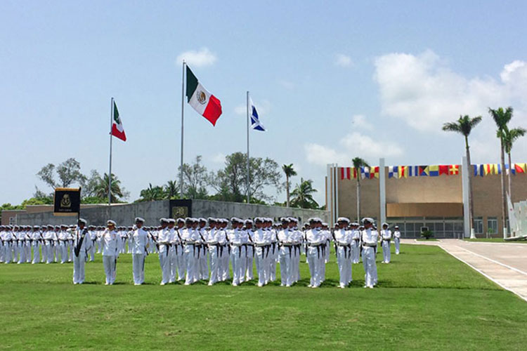 EPN encabeza ceremonia de graduación de cadetes de la Semar