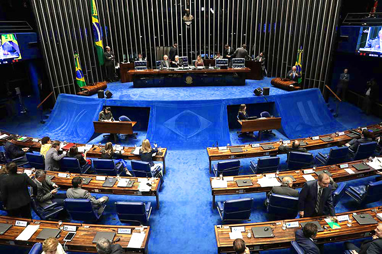 Inician votación en Brasil para decidir el futuro de Rousseff