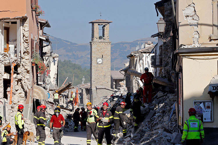 Aumenta a 292 el número de muertos por sismo en Italia