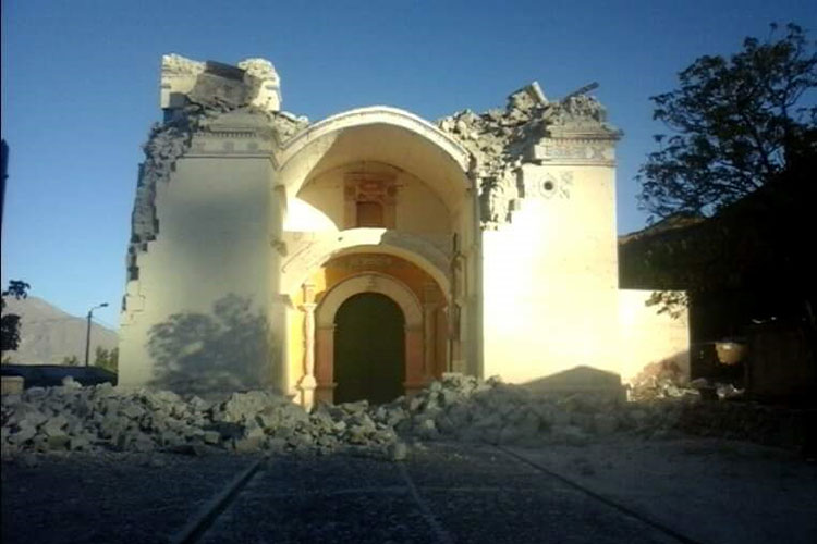 Perú, victima de un sismo de 5.2 grados; Al menos 9 muertos