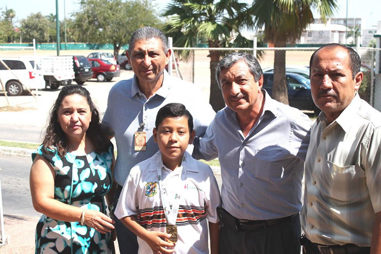 Gana Jhonatan Omar García oro en frontón