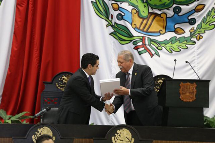 Entrega Egidio Torre sexto informe al Congreso del Estado