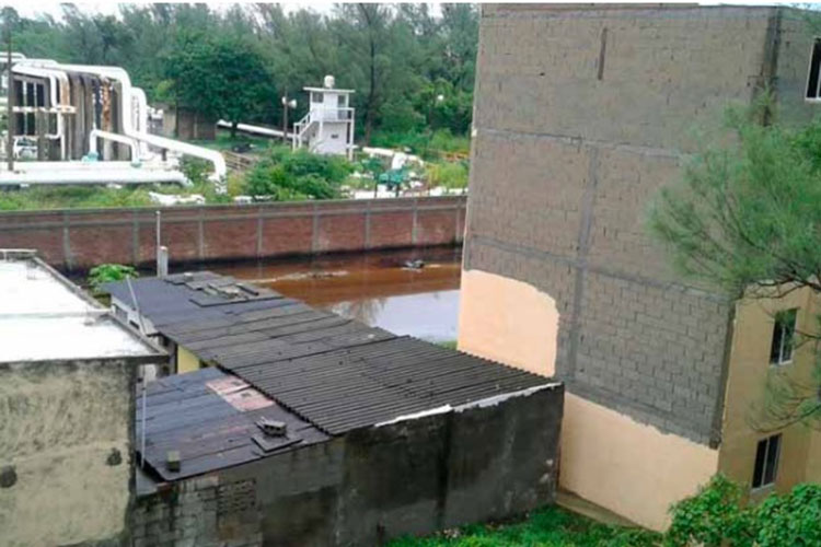 Se registra fuga de hidrocarburo en el río Pánuco