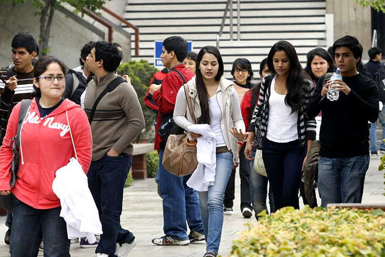 Transitan jóvenes en la crisis del desempleo