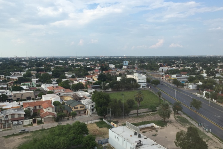 Enfrentamiento en Nuevo Laredo frena cruce de 11 mil trailers de carga