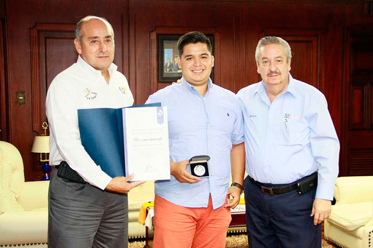 Recibe UAT otro premio nacional de excelencia