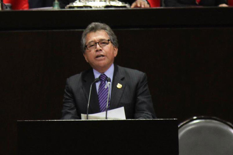 Propone Abdies Pineda que estudiantes no paguen transporte público