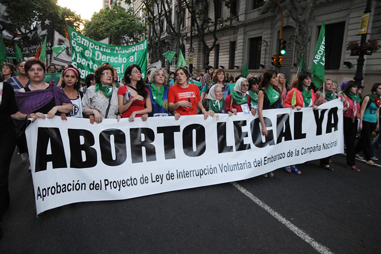 Expertos de ONU piden a países dar acceso a abortos seguros y legales