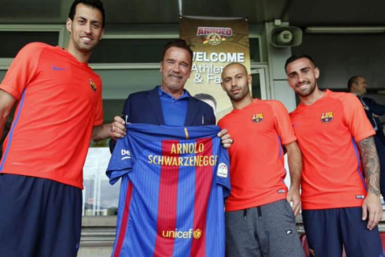 Schwarzenegger acude al entrenamiento del Barcelona