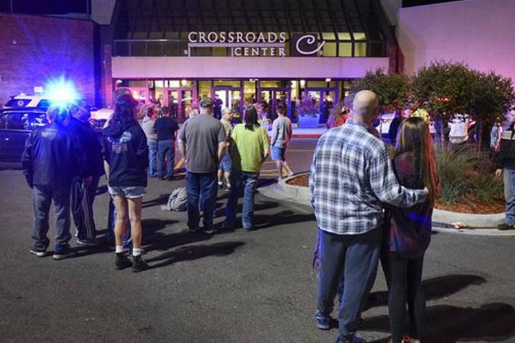 Hombre apuñala a 8 en centro comercial en Minnesota