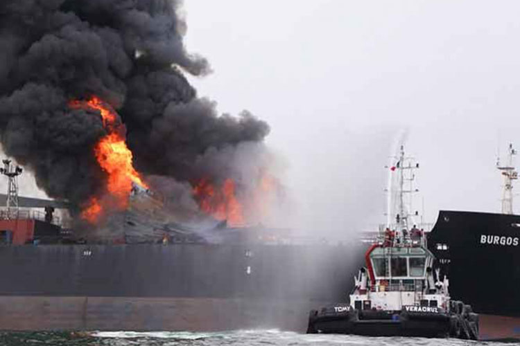 Evalúan daño ambiental tras incendio de buque ‘Burgos’