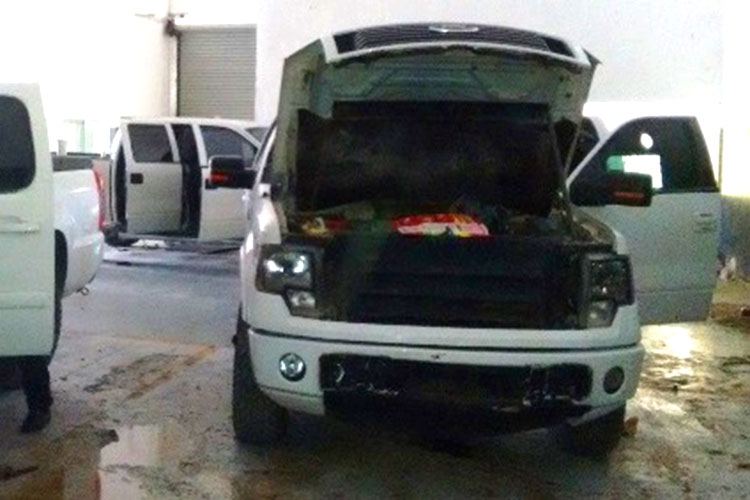 Aseguran seis camionetas blindadas en Miguel Alemán