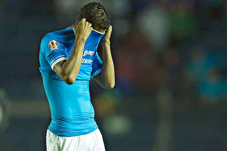 Cruz Azul cae sobre el Toluca; Necaxa y América se perdonan
