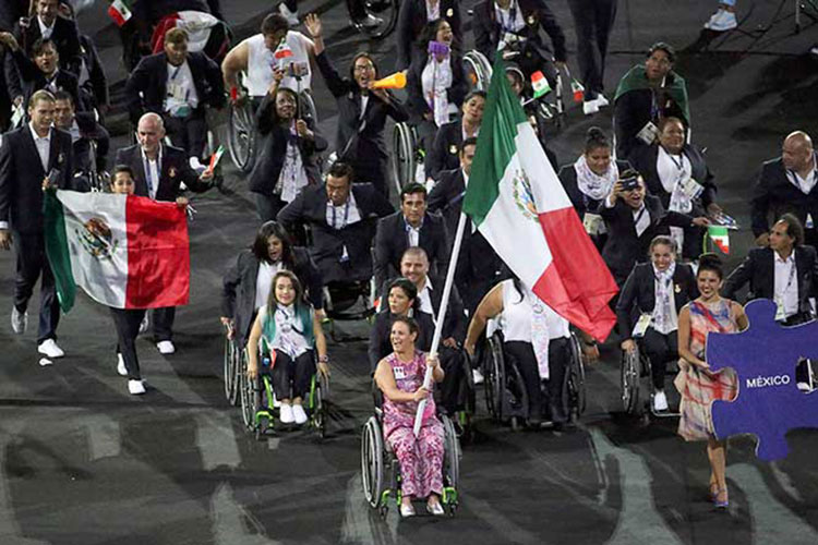 Delegación mexicana desfila en la fiesta de los Paralímpicos