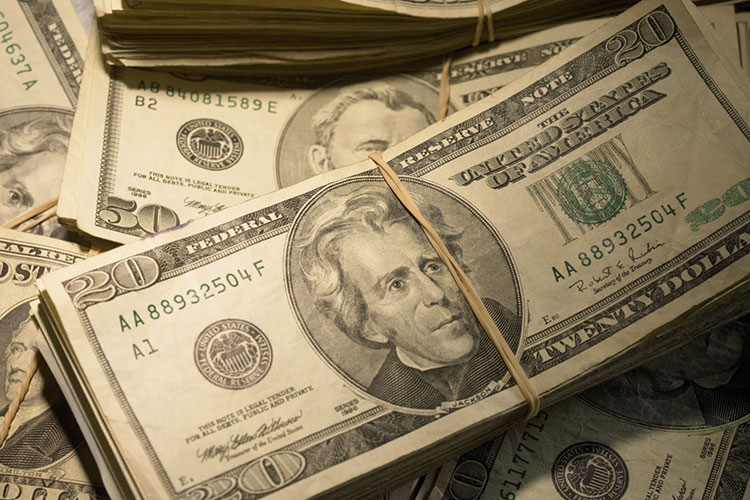 Dólar cierra en $20.27