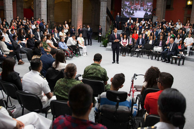 EPN reconoce error metodológico en tesis, pero no plagio