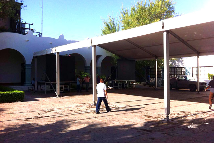 Preparan escenario para informe de Fernando Méndez Cantú