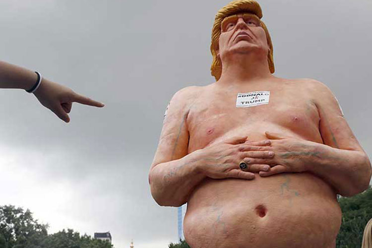 Roban estatua de Donald Trump desnudo en Miami