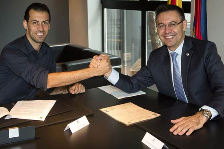 Busquets firma renovación con el Barcelona