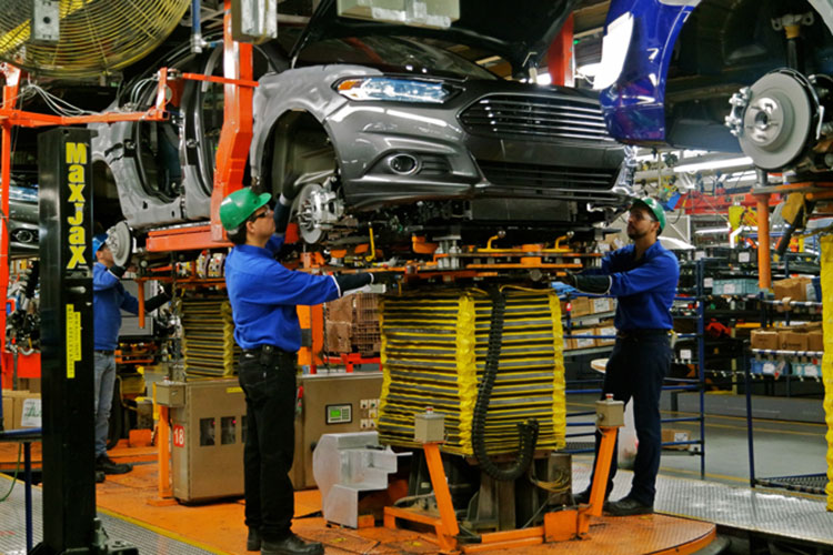 Ford moverá su producción de EU a México