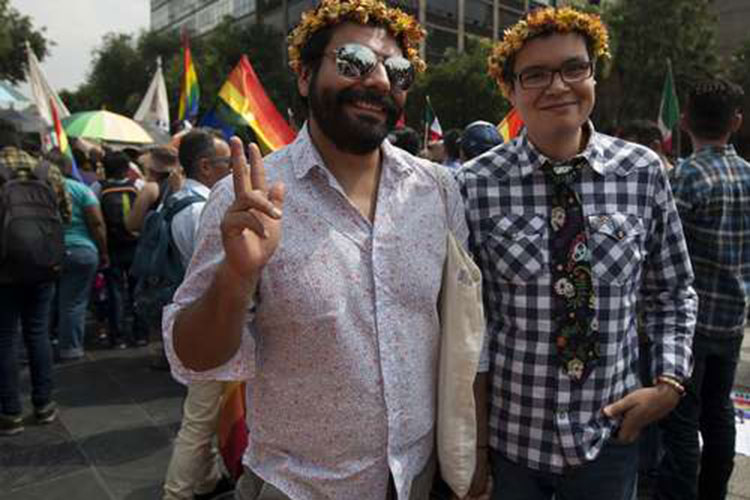Divulgan lista de 38 clérigos con relaciones homosexuales