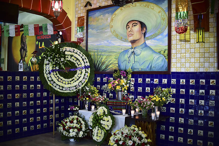 El Divo más allá de México; lluvia de homenajes