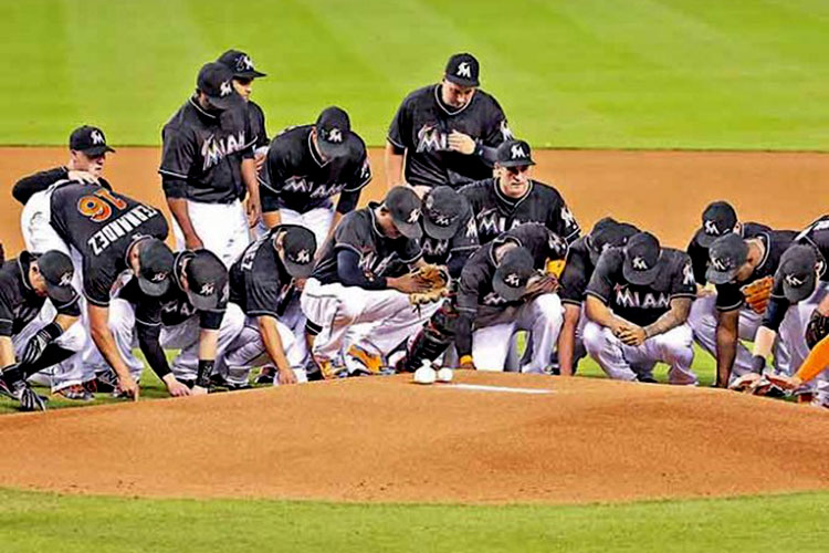 En honor a José Fernández; Le rinden homenaje
